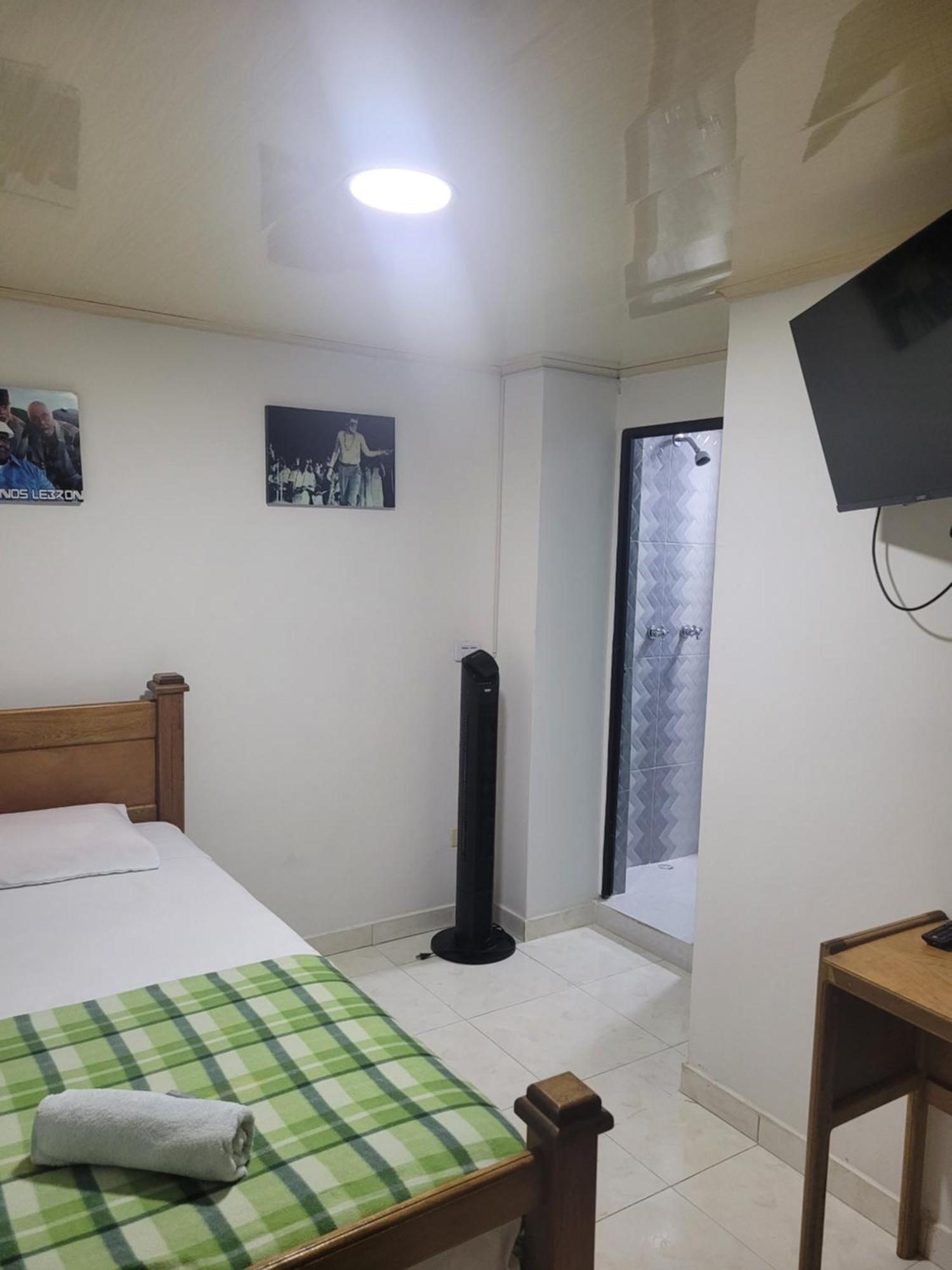 מדיין Hotel San Vicente מראה חיצוני תמונה
